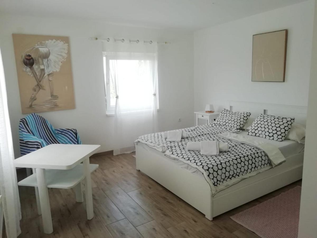 Apartment Hajduk Starigrad Paklenica Εξωτερικό φωτογραφία