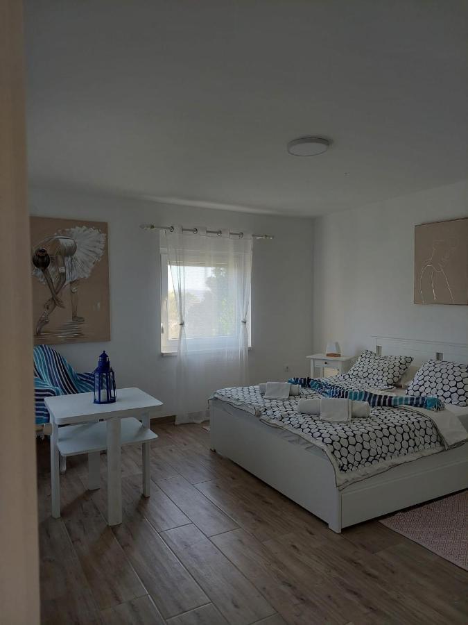 Apartment Hajduk Starigrad Paklenica Εξωτερικό φωτογραφία